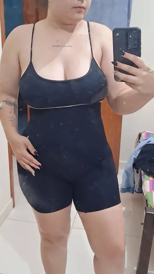 Cliente usando o Short Cinta Modeladora preto